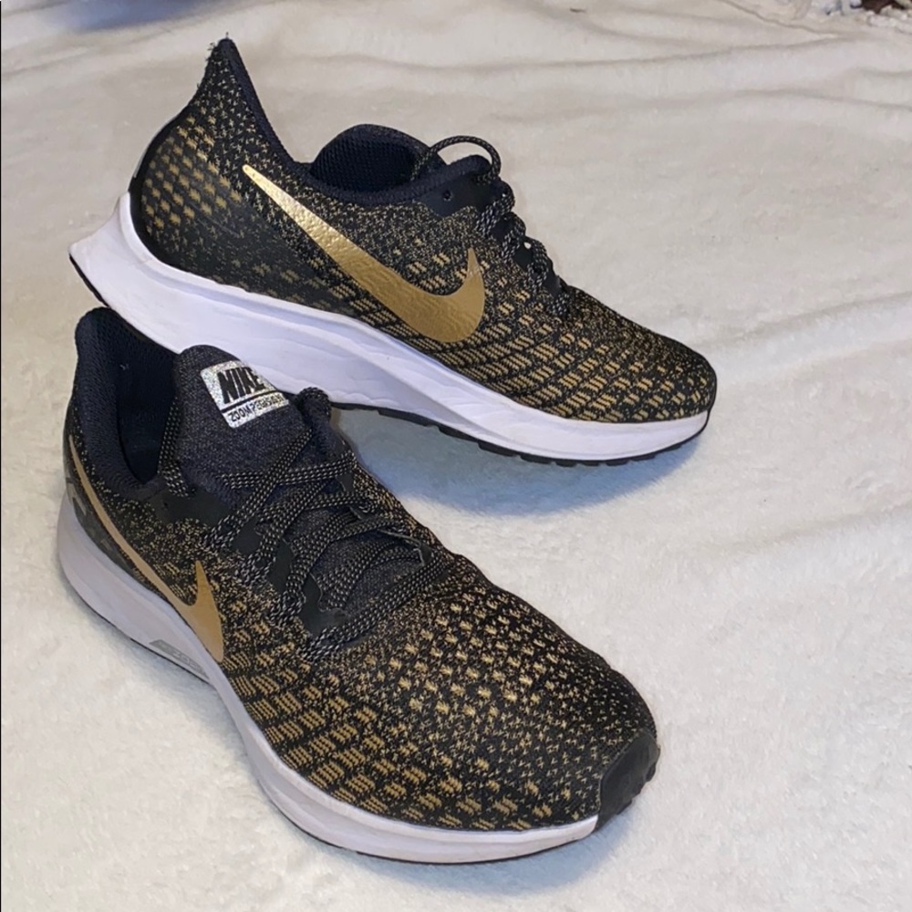 Girls tennis shoes